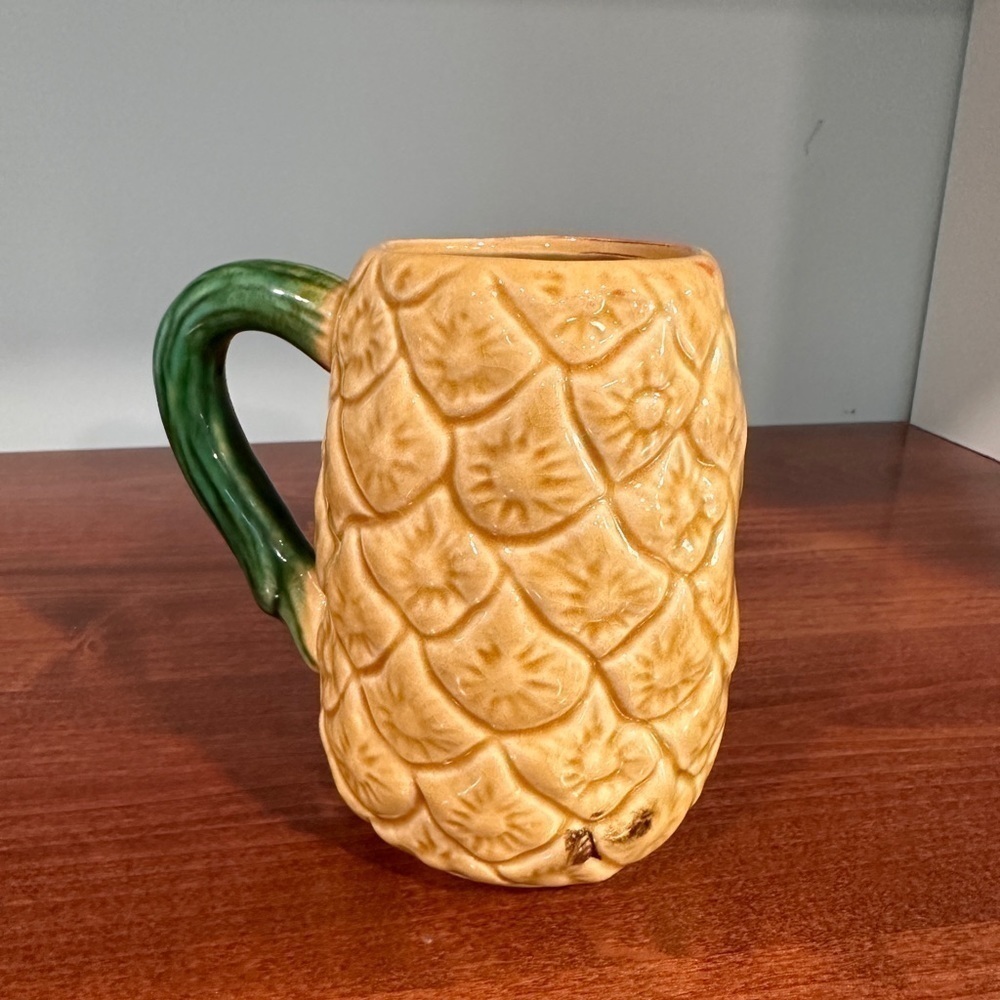 Vintage Hawaii Pineapple Ceramic Mug Stein Yellow. - Picture 2 of 4